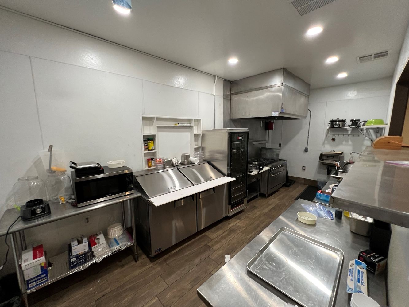 Turn Key Bar & Apartment in Riverdale, CA: 5020 19 1/2 Ave, Riverdale, CA 93656
